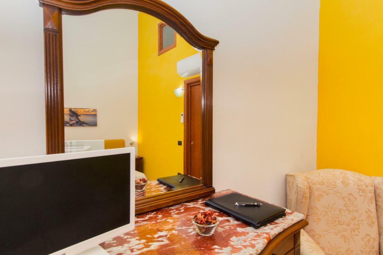 Palazzo Carafa Della Spina Appartement Napels Buitenkant foto
